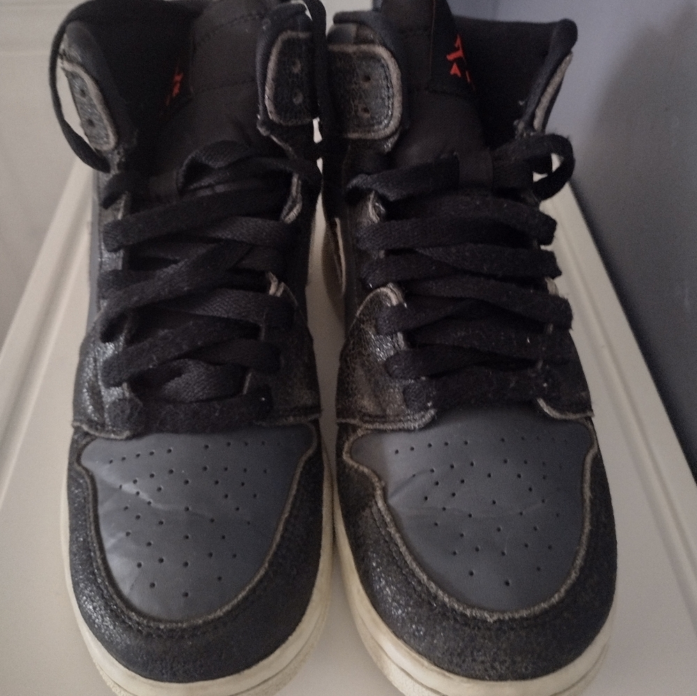Nike Air Jordan 1 Retro High Black/ brown 4Y